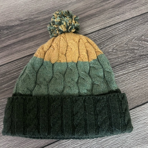 Patagonia Woman’s Pom Beanie - Picture 3 of 5